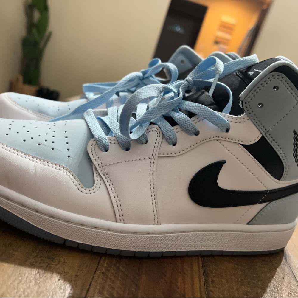 Nike Air Jordan 1 Mid SE White ICE Blue Men's Size 10